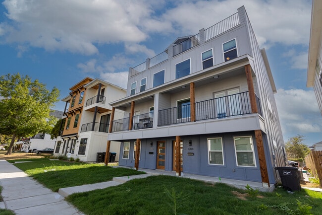Building Photo - 3204 Forest Park Blvd Unit 3206