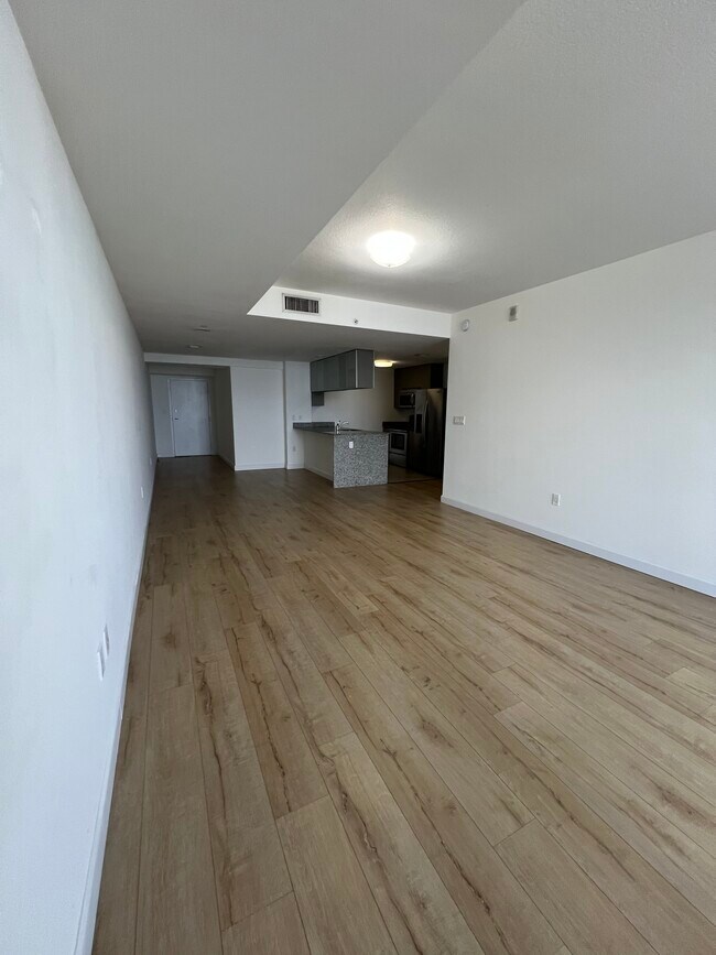 Photo - 255 NE 14th St Unidad B1