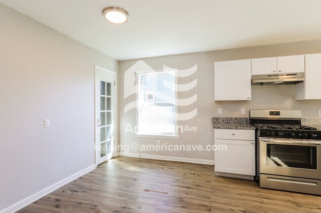 Photo - 2218 W Madison St