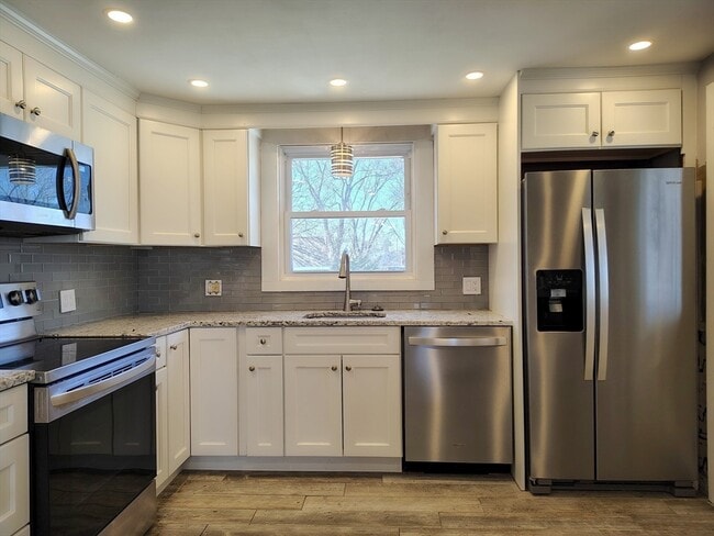 Photo - 74 Thurlow Ave