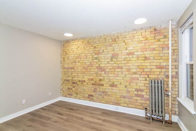 1400–1408 Spruce Pl – Oak Grove Downtown