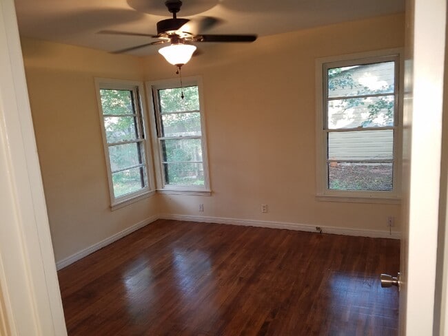 Photo - 910 Kent St