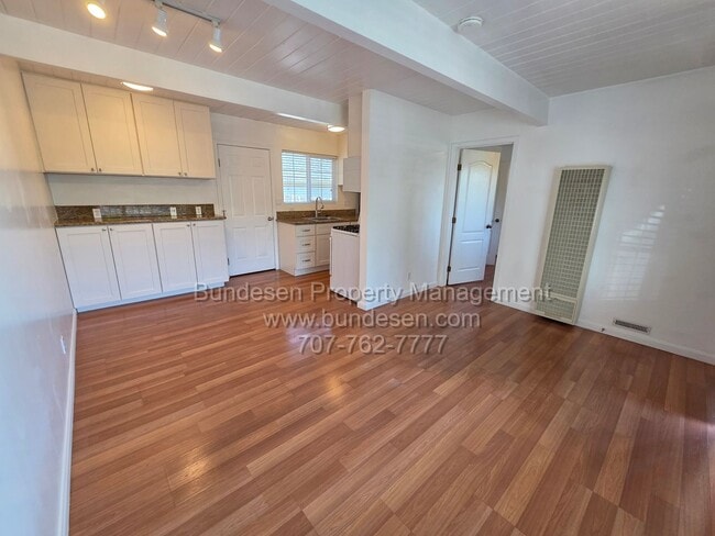 Photo - 104 Kent St