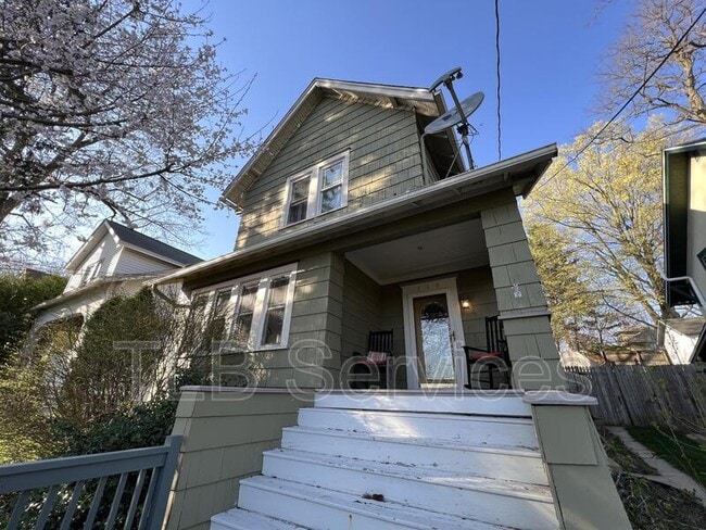 Photo - 519 School St