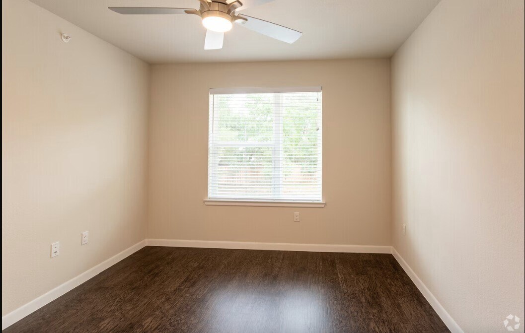 Photo - 2401 E Oltorf St