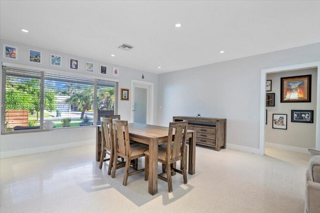 Photo - 1900 NE 42nd St