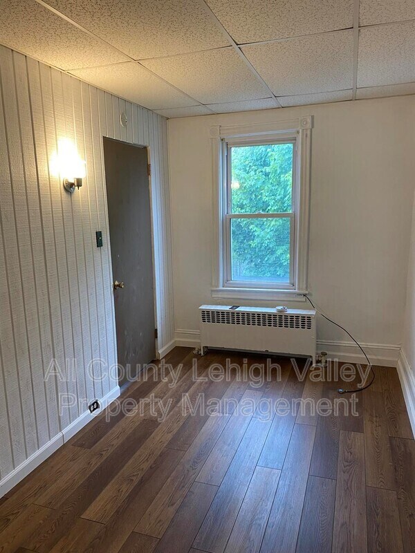 Photo - 736 N Ninth St