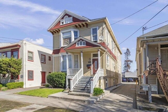 Photo - 468 S 6th St
