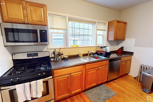 Building Photo - 23 Tufts St Unit 2 Rental