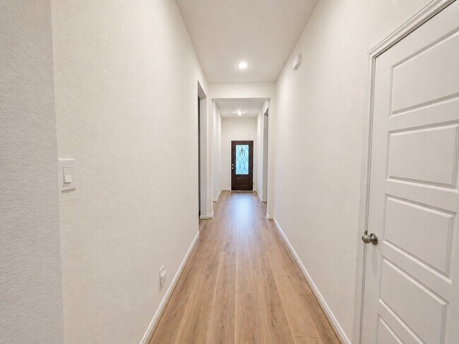Building Photo - 31630 Zoe Pt