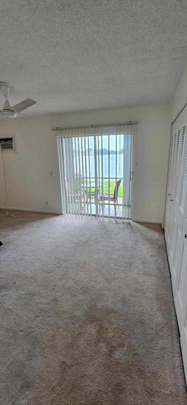 Photo - 358 Chatham R