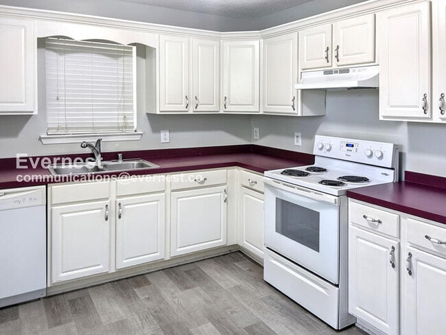 Photo - 1104 Oak Creek Trail