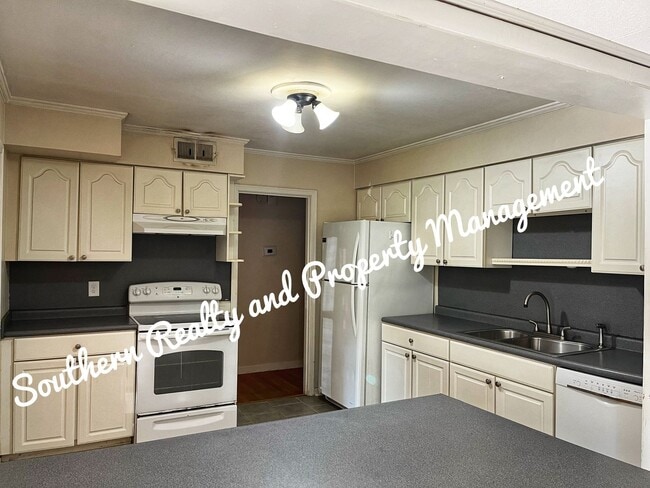 Photo - 130 E Salem Dr