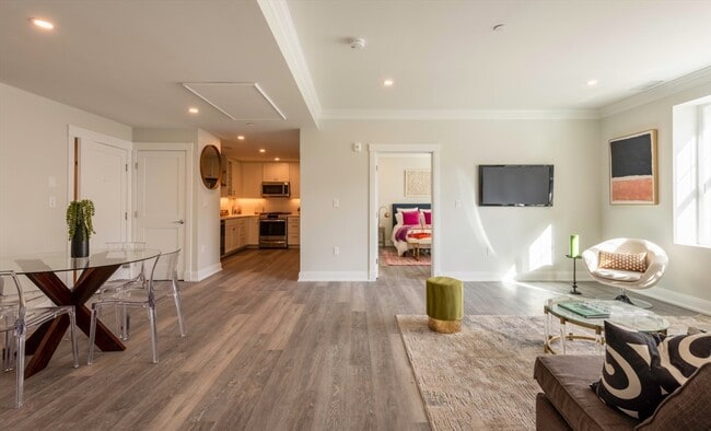 Photo - 61 County St Unidad 111