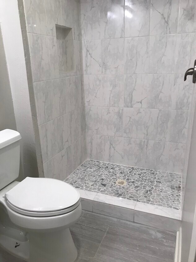 Master bath - 1804 SE 8th St (Moore, OK)