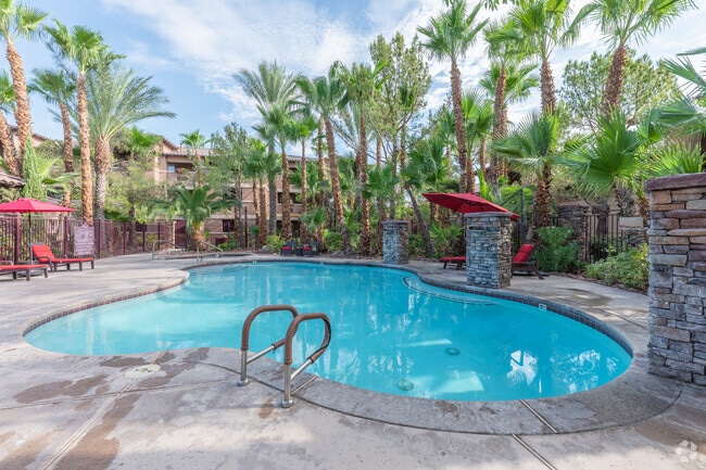 Pool - Carefree Senior Living at the Willows (55+)