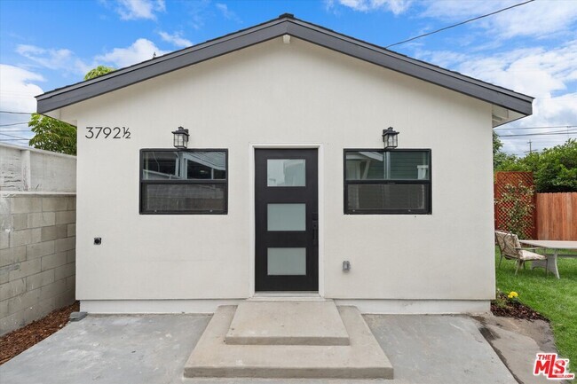 Building Photo - 3792 S Van Ness Ave Rental