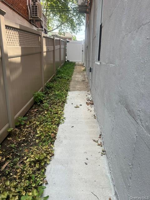 Photo - 2524 Tenbroeck Ave