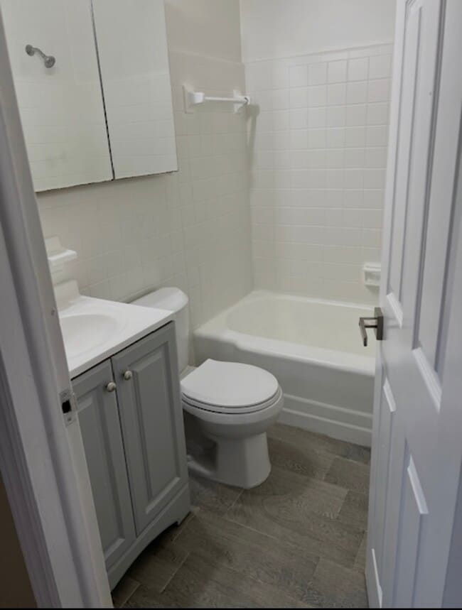 Photo - 1607 Hampshire Pl