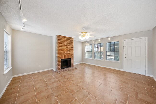 Photo - 7711 Callaghan Rd