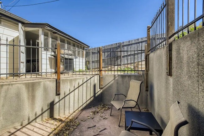 Photo - $0 DEPOSIT OPTION. 2BED/1BATH BERKLEY NEIGHBORHOOD HOME! Unit B