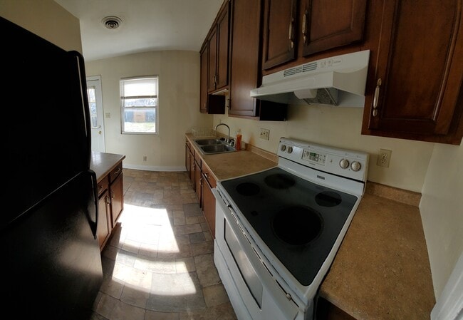 Building Photo - 1917 Joliet St