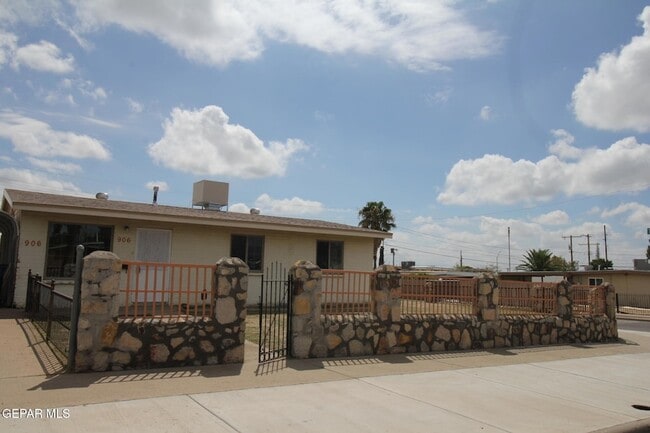 906 Geronimo Dr