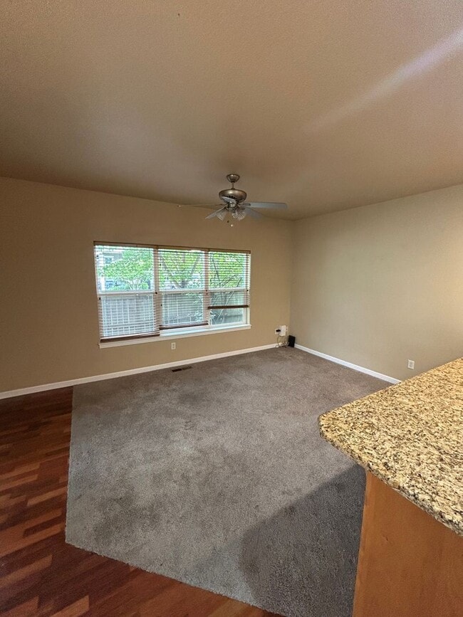Photo - 2000 NW Yohn Ranch Dr