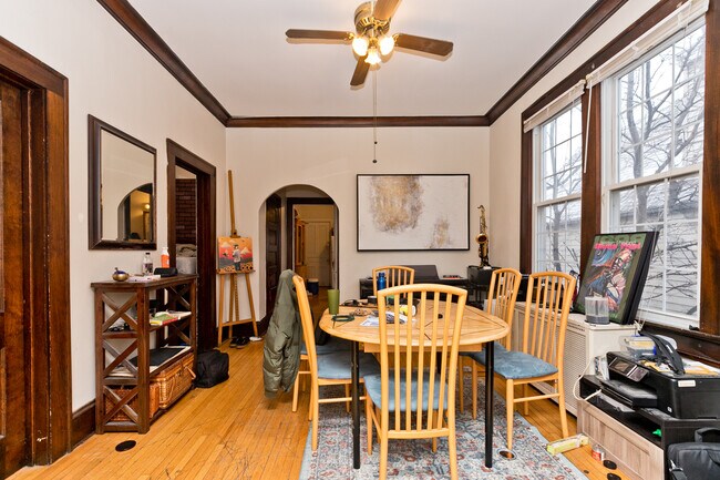 Photo - 1541 W Barry Ave Unit 2