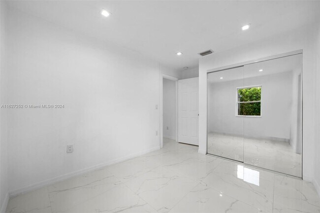 Photo - 524 NW 10th St