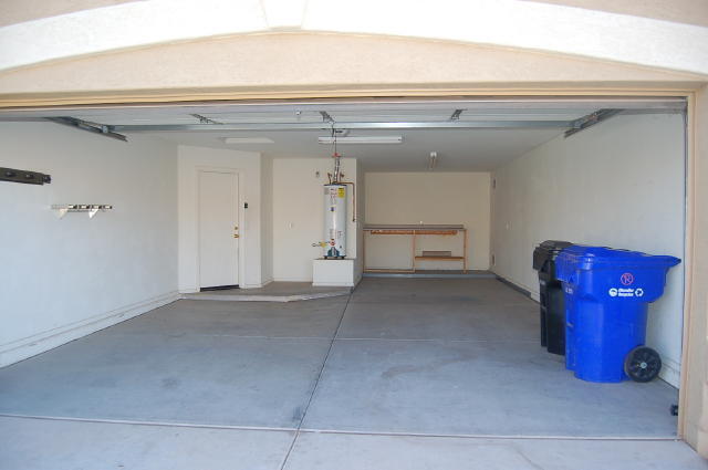 Near Basha High, 3 car tandem garage! - Near Basha High, 3 car tandem garage! House