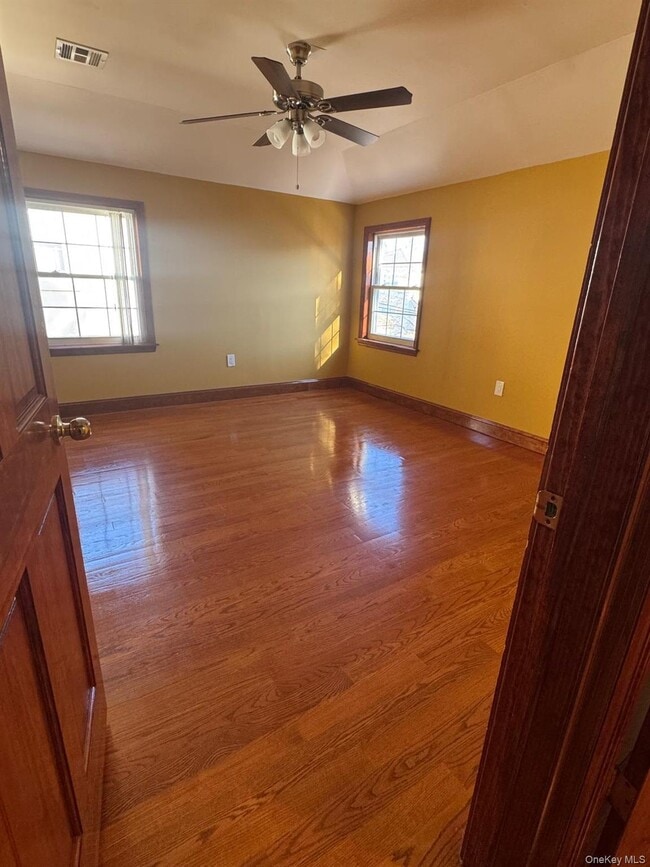 Photo - 85-19 239th St