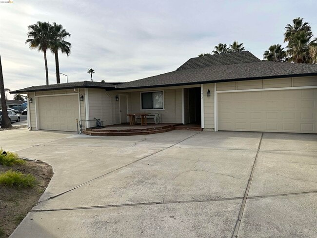 Building Photo - 1472 Willow Lake Rd