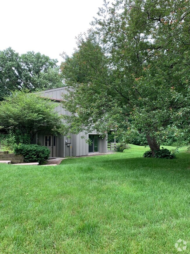 Building Photo - 1810 Zanzibar Ln N Rental