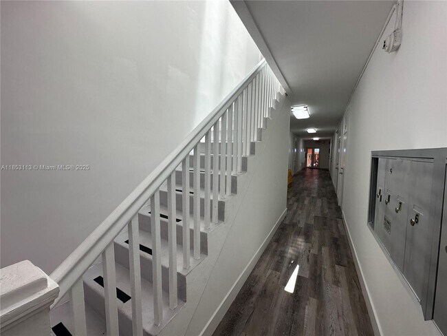Photo - 1630 SW 10th St Unit 8