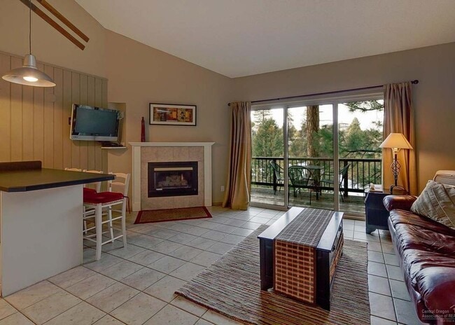 Photo - SWEET 2 BEDROOM, 1 BATH MT BACHELOR VILLAG... Unidad 221