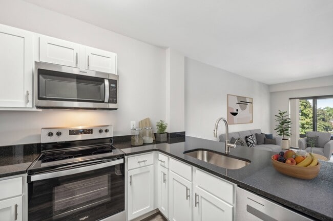 Building Photo - Residences at Manchester Place Rental