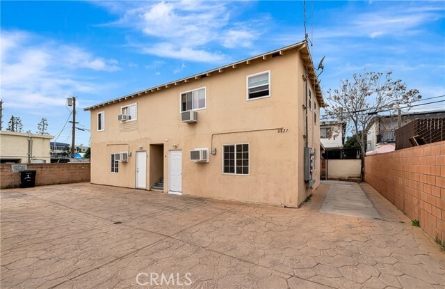 Building Photo - 6827 Simpson Ave Unit 4
