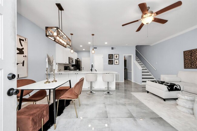 Photo - 3800 Tanglewilde St Condo Unit 503
