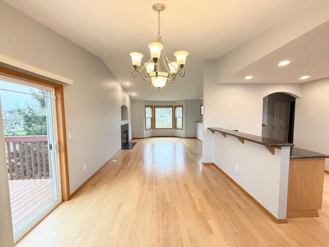 Photo - Spacious 5BR / 3BA Beacon Hill Home – 2,210 SF – $3900 – Pets OK