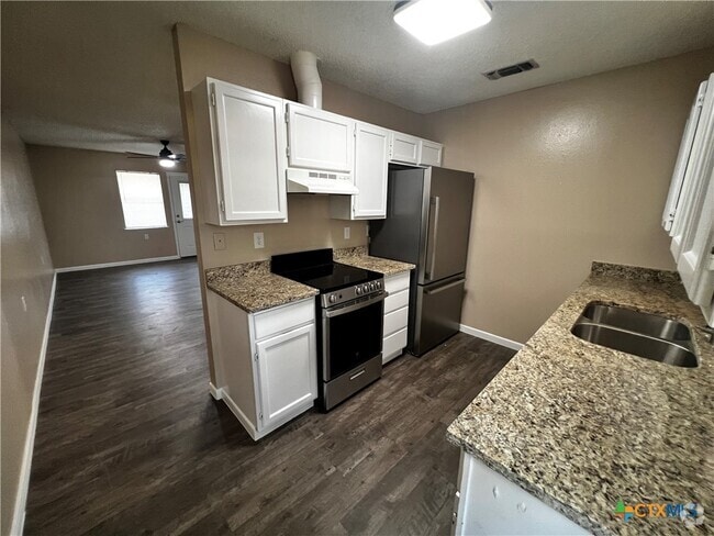 Building Photo - 301 Rockwood Dr Unit j-6 Rental