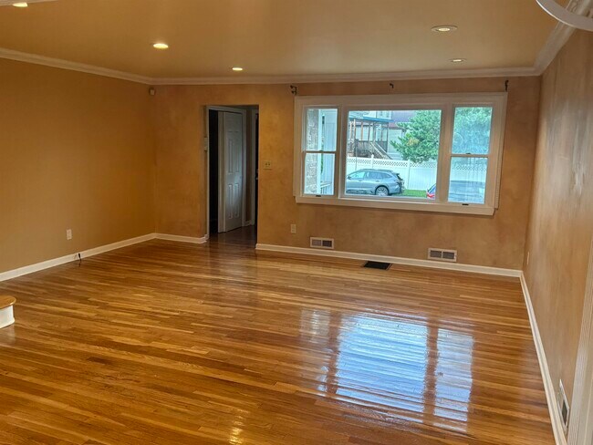 Photo - 2837 Myrtle Terrace