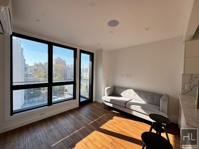 Photo - The Vitoria - 27=04 Astoria Blvd Luxurious... Apartamento Unidad 304