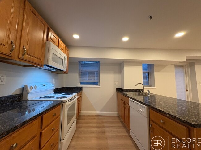 Photo - 51 Queensberry St Unit B