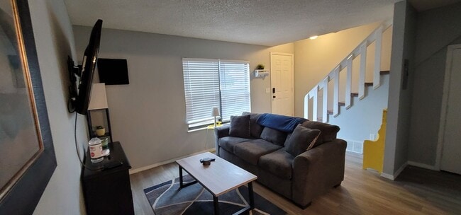 Photo - Charming Westside 2 Bedroom- pet friendly