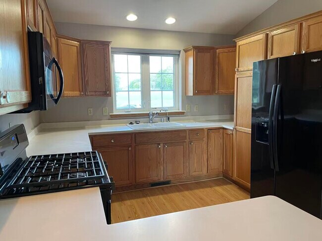 Photo - 1066 School St