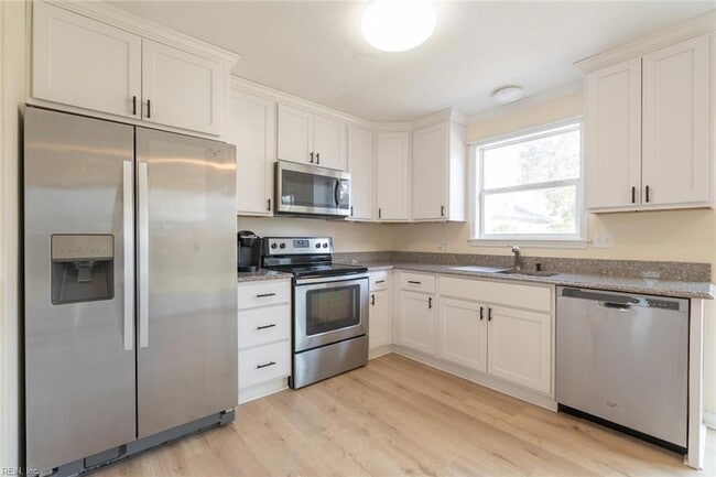 Photo - 3528 Chester St