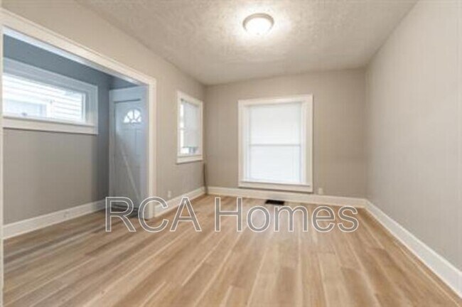 Photo - 1113 N Oxford St