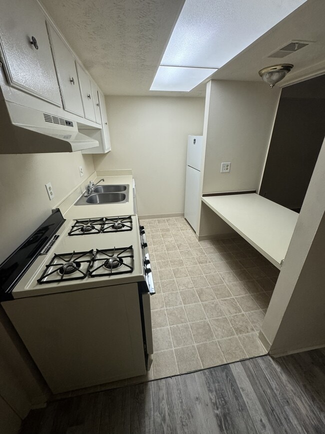 Photo - 45 King Arthur Ct