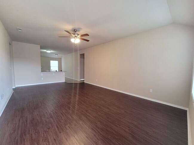 Photo - Beautiful 4 bedroom Home on Valley View Go...